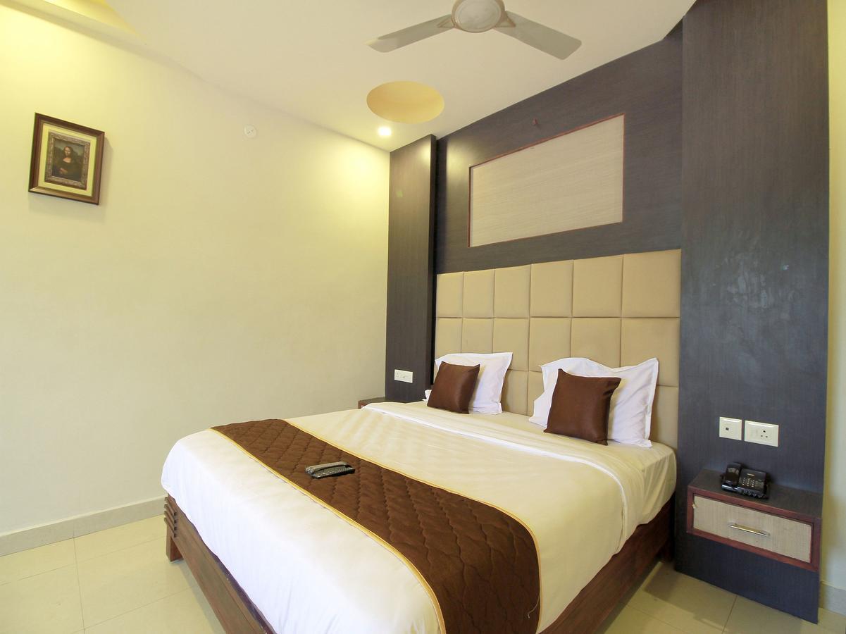Oyo 11489 Pkn Classic Regency Madurai Luaran gambar