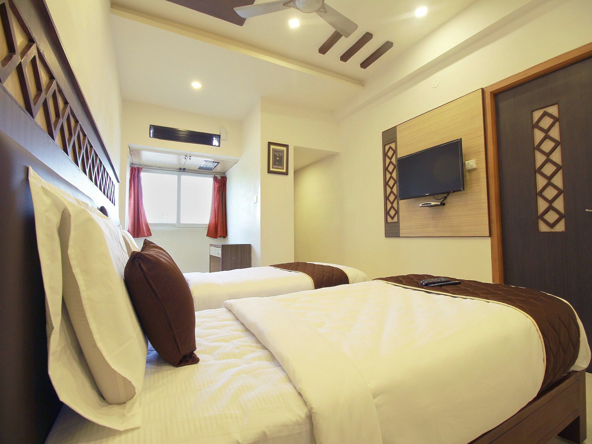 Oyo 11489 Pkn Classic Regency Madurai Luaran gambar
