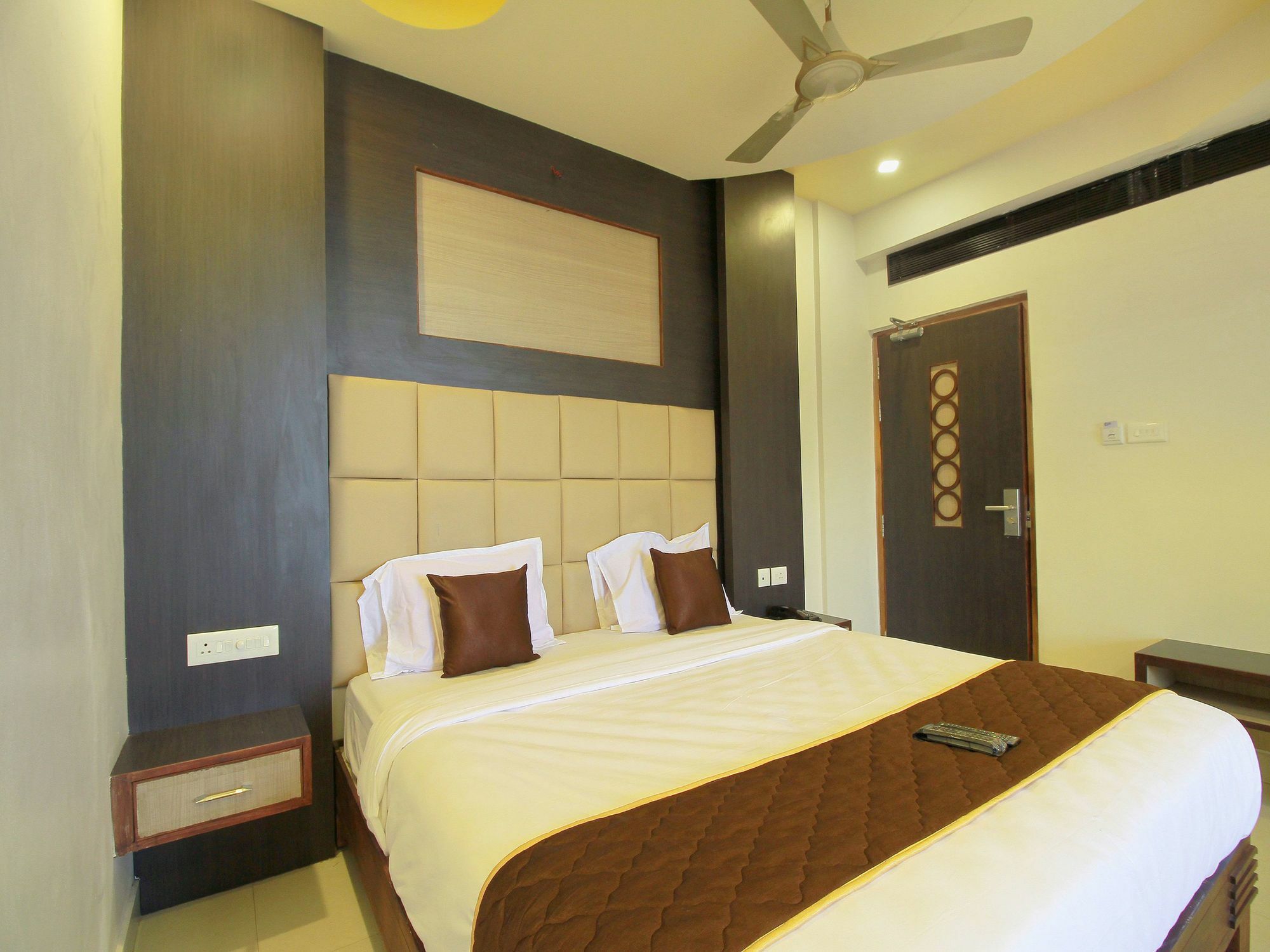 Oyo 11489 Pkn Classic Regency Madurai Luaran gambar